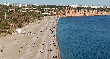 Doğu'da kar, Antalya'da yazdan kalma sıcaklık
