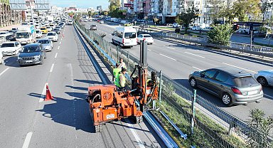 Gazi Bulvarı'nda otokorkuluk çalışması