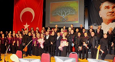 Hekimlerden türkü konseri