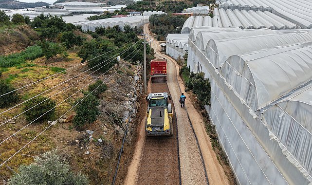 25 yıldır yapılmayan yola asfalt