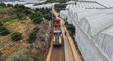 25 yıldır yapılmayan yola asfalt