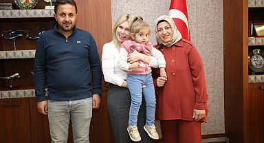 'Mucize bebek' Özlenen, doktorunu ziyaret etti