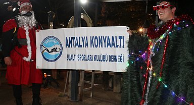 Antalya'da yeni yıl denizde karşılandı