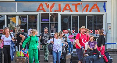 Aralıkta Antalya Havalimanı'nda 1 milyon 75 bin 275 yolcuya hizmet verildi