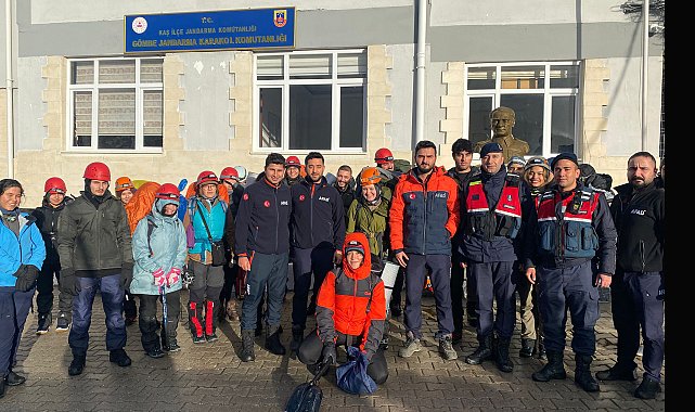 Kamp için çıktıkları dağda mahsur kalan 24 kişi kurtarıldı