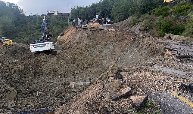 Antalya'yı sağanak vurdu; 7 ilçede okullar tatil edildi