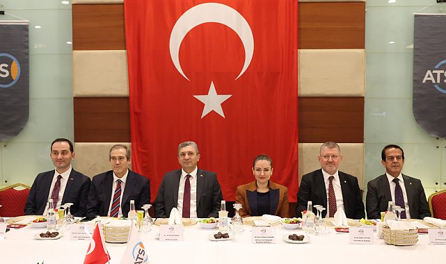 Başkan Vekili Özdemir iş dünyası ile iftarda bir araya geldi