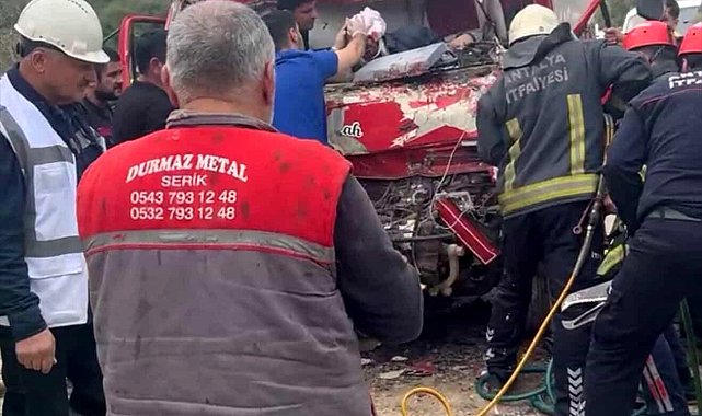 Kamyonlar çarpıştı: 1 yaralı