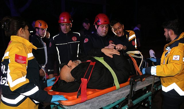 Kayalıklardan düşüp yaralandı