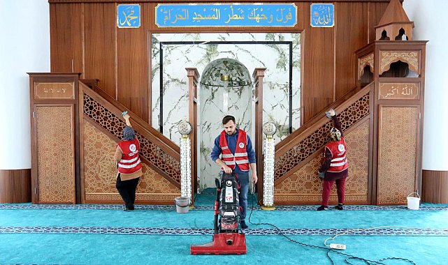 Kepez'de camiler ramazana hazırlandı