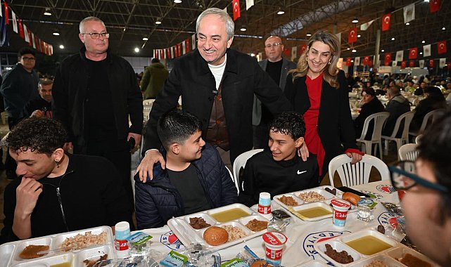 Kepez'de iftar sofraları kuruldu, lokmalar dağıtıldı