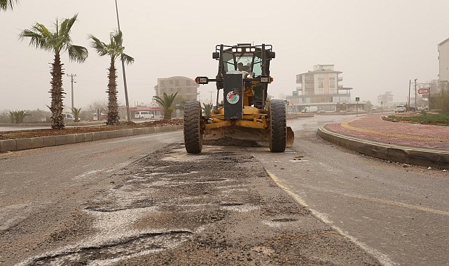Kepez'de yağmur sonrası yollara hızlı müdahale