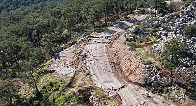 Konyaaltı- Hisarçandır yolunda heyelan