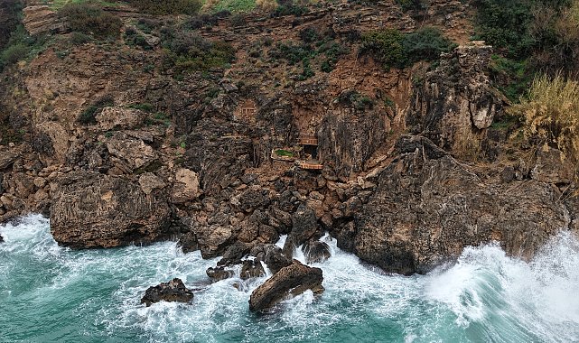 Koruma altındaki falezlerde 'kaçak baraka' işgali