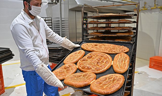 Ramazan pidesi Büyükşehir Halk Ekmek büfelerinde