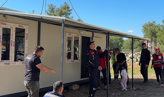 Torunuyla yaşayan kadına yeni konteyner ev