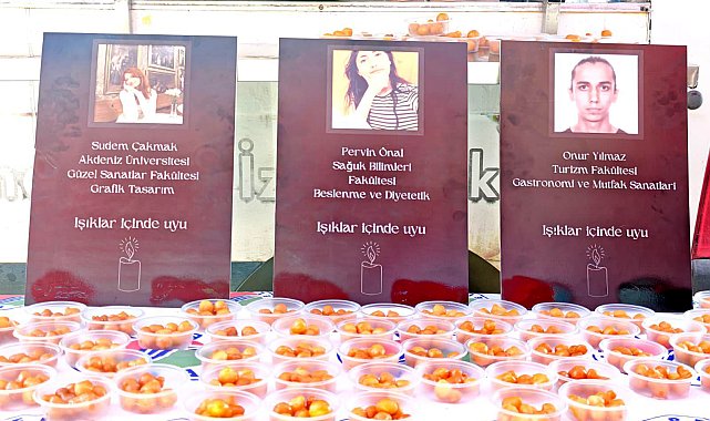 Trafik kazasında hayatını kaybeden öğrenciler için lokma dağıtıldı