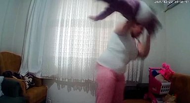 1 yaşındaki bebeğine şiddet uygulayan anneye 6 yıl hapis