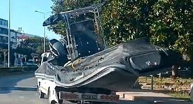 14 kaçak göçmenin öldüğü bot kıyıya çıkarılıp yediemin deposuna konuldu