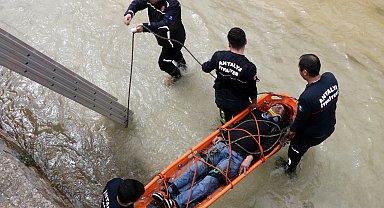 Alanya'da çaya düşen erkek yaralandı