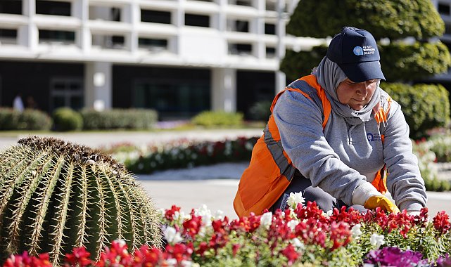 Antalya Büyükşehir'de 3 bin kadın personel