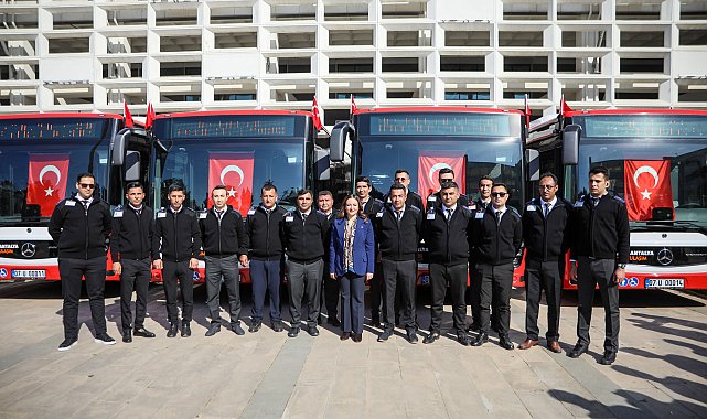 Antalya'da taksi ve otobüs ücretlerine zam; belediye yeni aldığı 19 otobüsü tanıttı