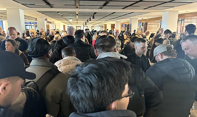 Berlin'de yine pasaport kuyruğu