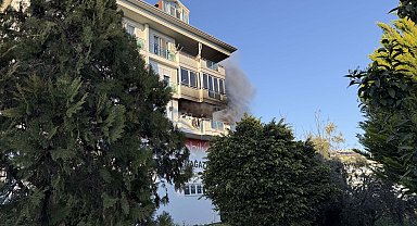 Daire yangında zarar gördü