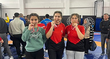 Kadınlardan güreşte 3 madalya