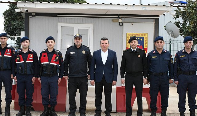 Kaymakam Şahin, güvenlik güçleri ve vatandaşlarla bayramlaştı