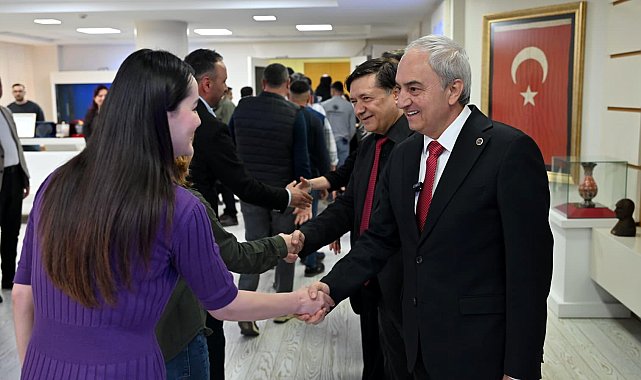 Kepez'de bayram sevinci personelle paylaşıldı