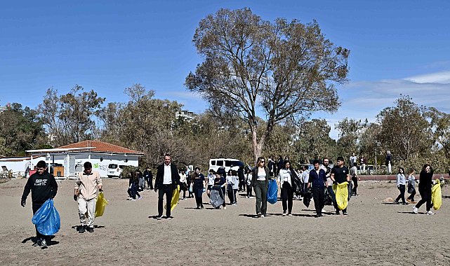Lara Sahili'nde öğrencilerden temizlik