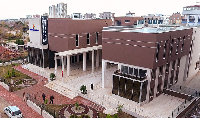 Muratpaşa'da tiyatro ve bağlama kursları için başvurular başladı