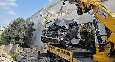 Otomobil seraya uçtu: 1 ölü, 1 yaralı