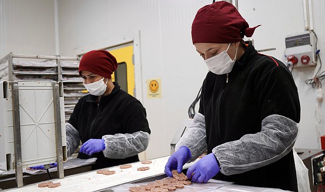 Sanayide kadın gücü; hem üretiyorlar hem de aile ekonomisine katkı sağlıyor