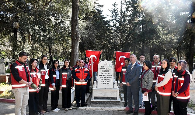 Şehit kabri ziyareti