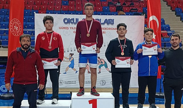 Serikli güreşçi şampiyon oldu