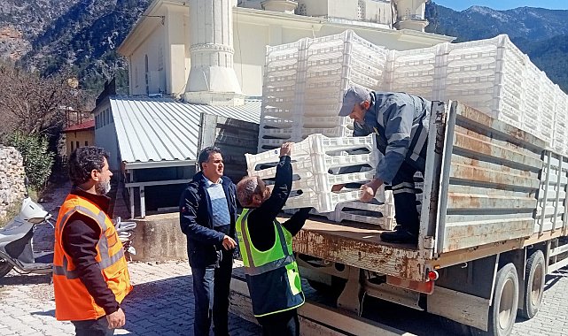 Üreticilere ipekböceği besleme tablası desteği