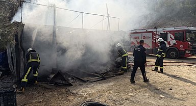 Alanya'da işçilerin kaldığı konteyner yandı