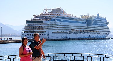 Alman turistler kruvaziyerle geldi