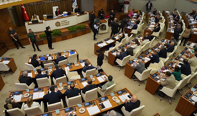 Antalya Büyükşehir Meclisi'nde faaliyet raporu kabul edildi