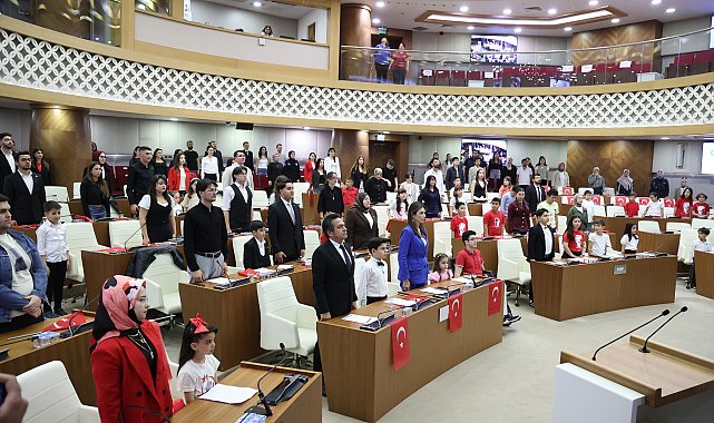 Antalya Büyükşehir Meclisi'nde koltuklar çocuklarda