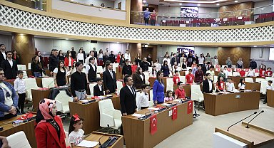 Antalya Büyükşehir Meclisi'nde koltuklar çocuklarda