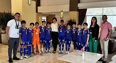 Antalya Okullar Arası Futbol Turnuvası'nda şampiyon Nesibe Aydın