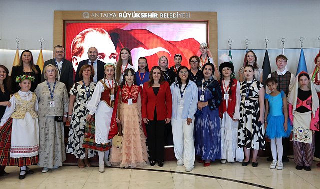 Başkan Vekili Özdemir, dünya çocuklarını ağırladı