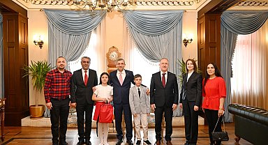 Çocuk vali Nazenin, görevi devraldı