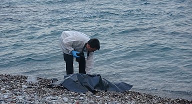 Denize girdi, saatler sonra cansız bedeni bulundu