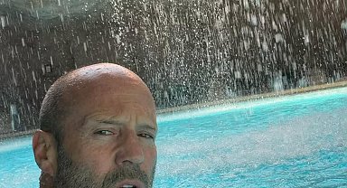 İngiliz oyuncu Antalya'da tatil yapıyor