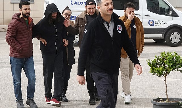 Kazada ölen kızının cenazesini, gözyaşları arasında aldı