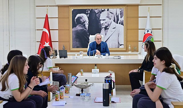 Kocagöz, öğrencilerin projelerini dinledi